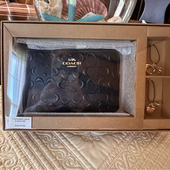 Coach NWT Boxed Corner Zip Wristlet In Signature Leather w Charms - Picture 3 of 6